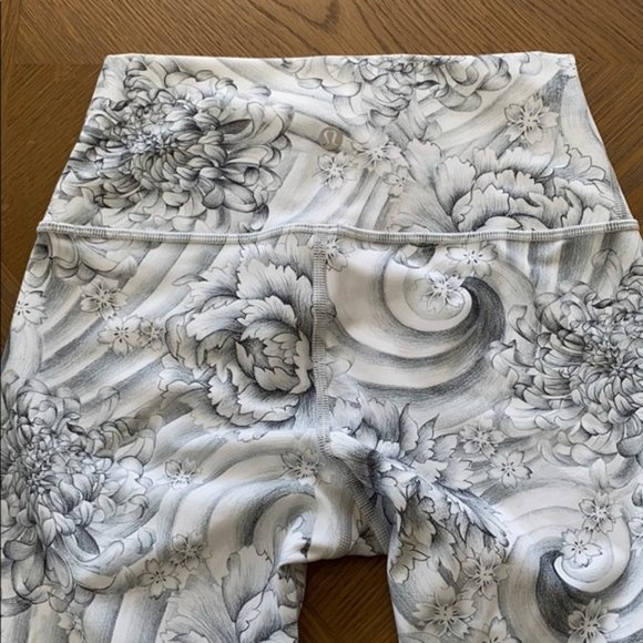 Lululemon Wunder Under legging - Picture 2 of 5